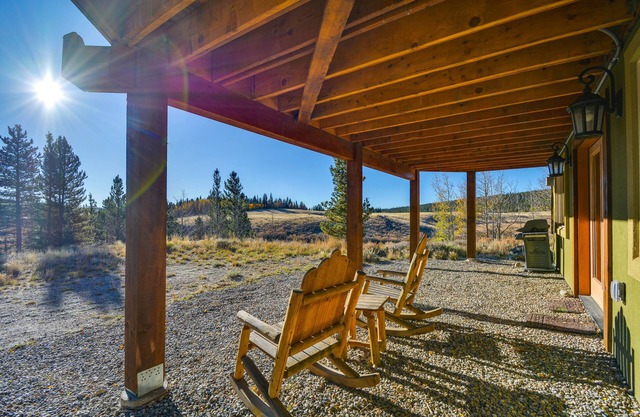 Cozy Alma Mountain Retreat: Fireplace & Grill