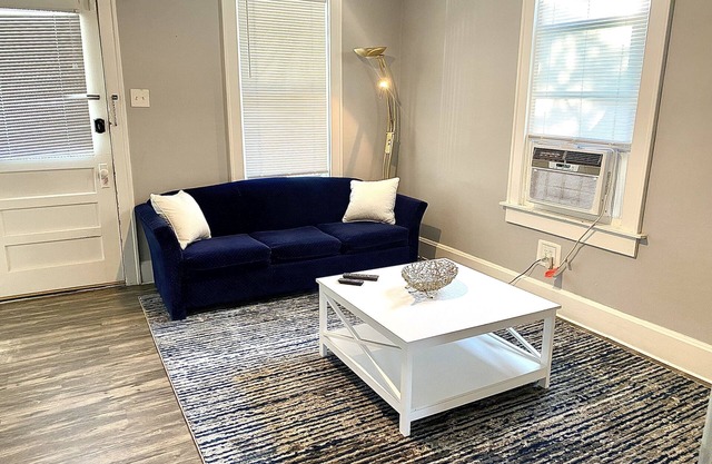 Cozy Alton Apartment. Quiet Neighborhood, but close enough to a lot of fun!