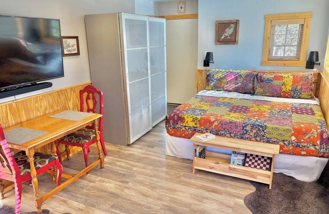 Cozy and Affordable- minutes to Monarch