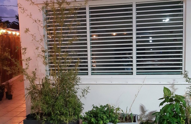 Cozy and charm centric one bedroom apartment for two close to all the fun