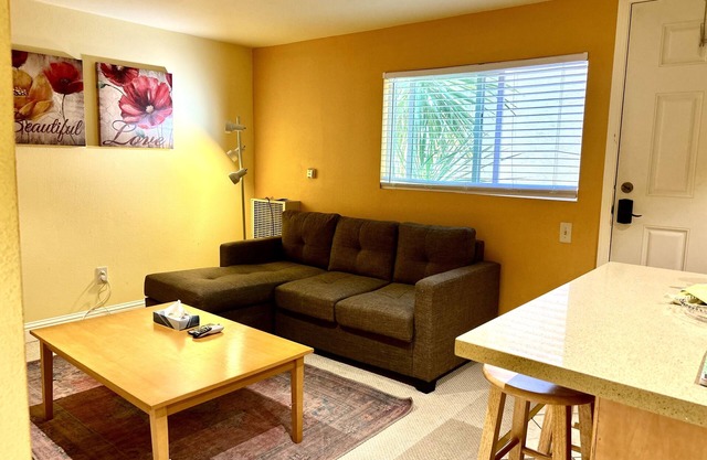 Cozy and Charming Guest Suite for Extended Stay