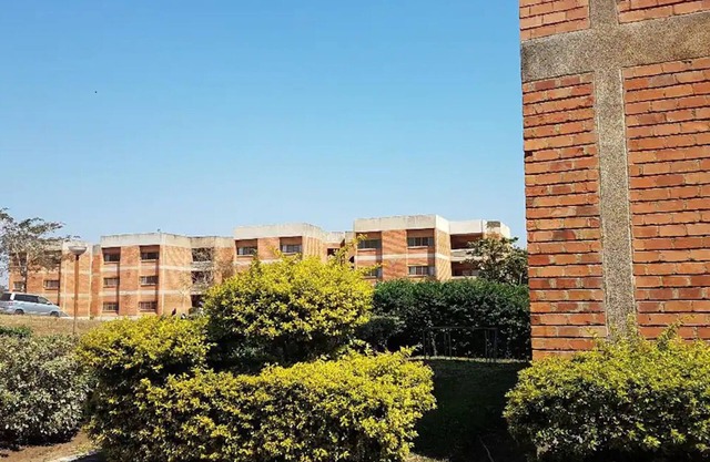 Cozy and clean 3 bed roomed apartment situated in Ibex Hill