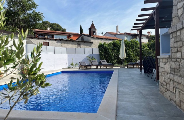 Cozy and comfortable holiday house in Brtonigla for up to 8 people with pool