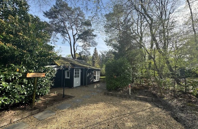 Cozy and cozy wooden cottage, Extraordinary Beerze. Pet-friendly