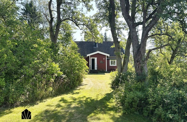 Cozy and rural holiday accommodation 150 meters from Lake Vänern | SE17003