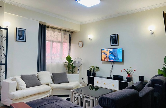 Cozy and Spacious apartment, super close to malls, nightclubs & grocery stores