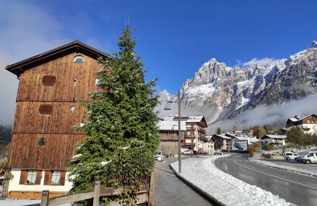 Cozy apartment with stunning views of the Dolomites