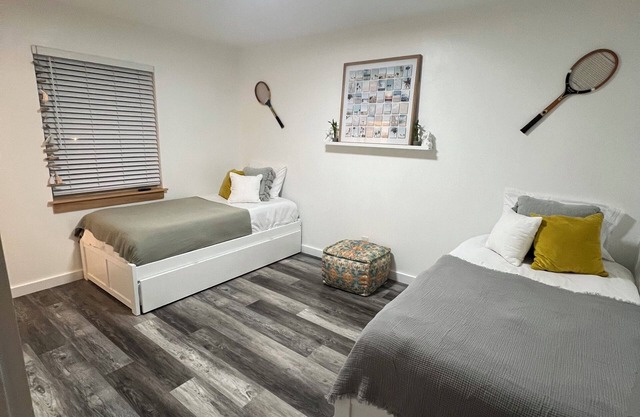 Cozy apartment next to Frank Brown park,pier park, and 5 blocks from the beach