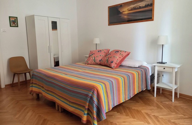 Cozy apartment 15 minutes from downtown and 5 minutes from the university.
