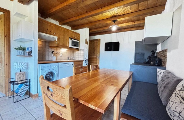 Cozy apartment in Cernix near slopes, 2 bedrooms, terrace