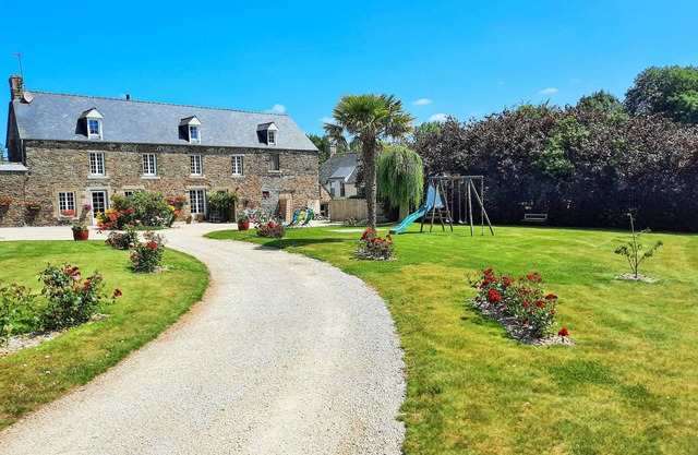 Cozy apartment in Roz-Landrieux