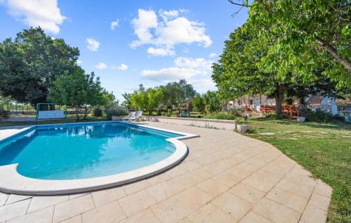 Cozy Apartment In Lozovac With Wifi