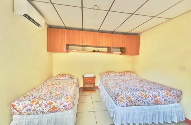 Cozy apartment in phenomenal Managua with WiFi, AC, garache and kitchen.