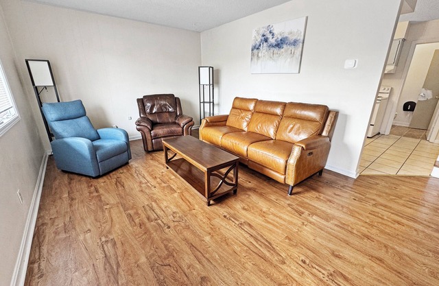 Cozy Apartment in quiet neighborhood with quick access to everything you need!