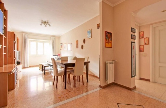 Cozy apartment in the heart of the Marconi district.