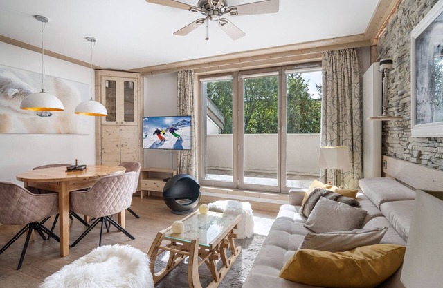 Cozy apartment, near slopes and shops, with parking and wifi