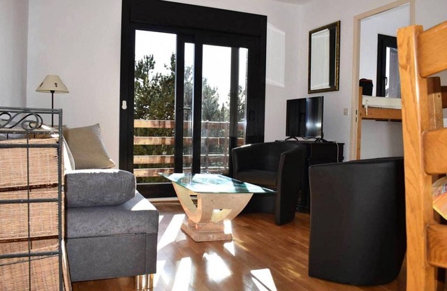 Cozy apartment near slopes with balcony and parking