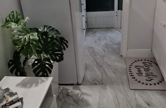 Cozy Apartment With Space for 4. Lovely and Quite Neighborhood