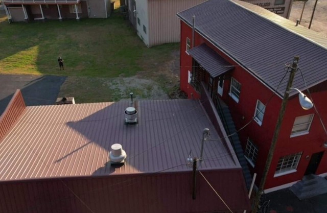 Cozy Apartment with onsite restaurant in Logan WV Close to Hatfield McCoy Trail