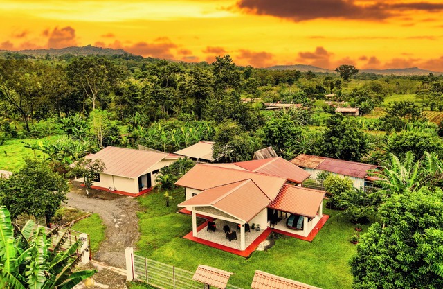 Cozy Apt next to famous river Rio Celeste perfect for Family/couple Adventure