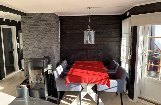 Cozy apt ski in/out 2 bedrooms and free use of EV charger