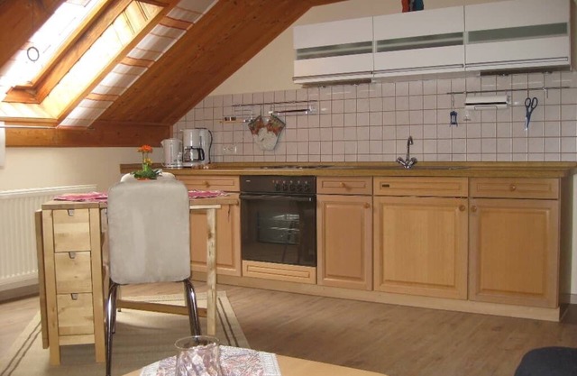 Cozy attic apartment (34sqm) with living/dining area and free WiFi