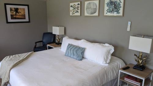 Cozy B- condo in charming Corpus Christi with WiFi, AC near Laguna Madre