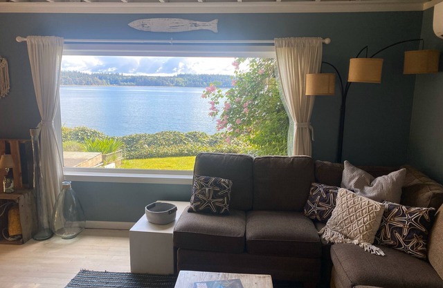 Cozy beach cottage near Port Townsend!