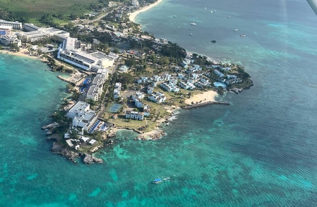 Cozy Beachfront Studio apartment, private pool & Beach in Negril, Jamaica. #145