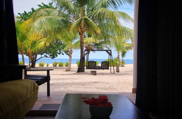 Cozy Beachfront Suite for Couples, Ground Floor