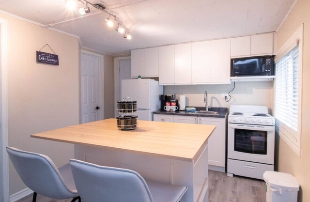Cozy Beachside Getaway – Steps from Balm Beach!