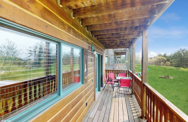 Cozy Blue 2 bedroom cabin in enchanting Warrens, Unit B