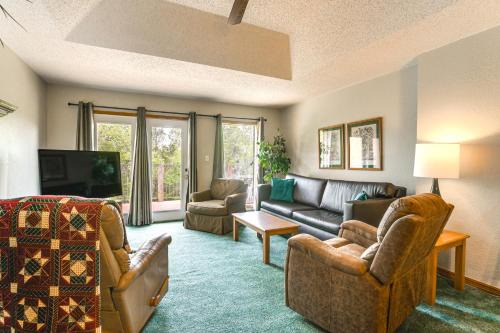 Cozy Branson Townhome 1 Mi to Silver Dollar City!