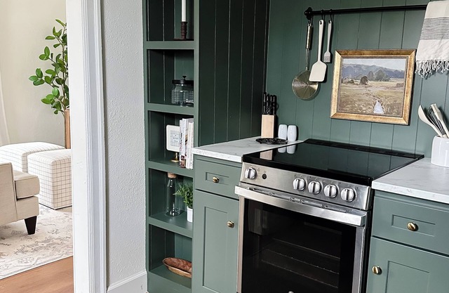 Cozy Bremerton Bungalow: Modern Comforts, Perfect Location!