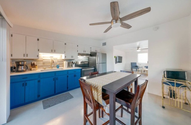 Cozy & Bright/2 BR 1 BA/Central/Spotless