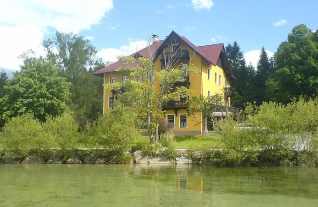 Cozy, bright attic apartment (50sqm) on Lake Erlaufsee