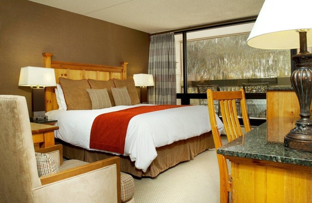 Cozy + Bright Lodge Room