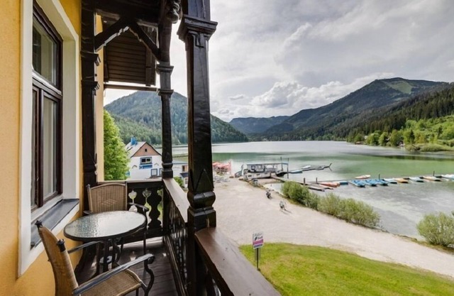 Cozy, bright vacation apartment (65sqm) with balcony and view of Lake Erlaufsee