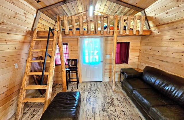 Cozy cabin 8 minutes from Ark Encounter!