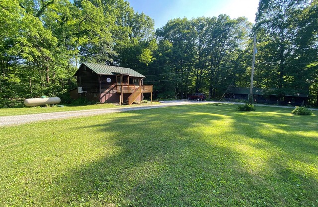 Cozy cabin in charming Mount Gilead with AC, WiFi