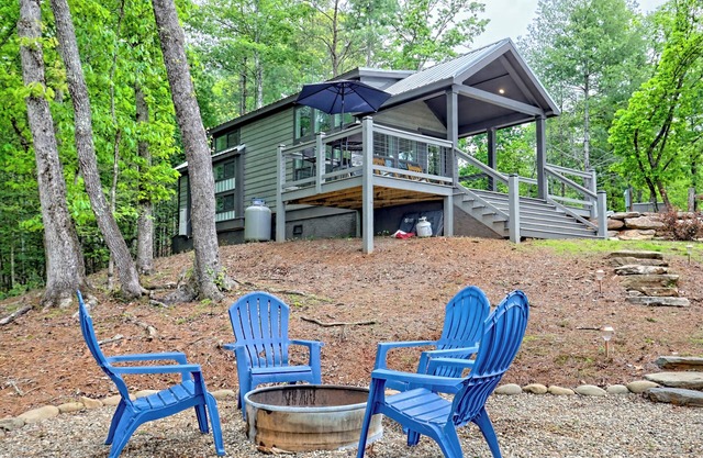 Cozy Cabin in Enchanting Franklin with AC