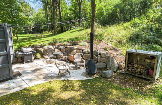 Cozy cabin in pleasant Ann Arbor with AC, WiFi