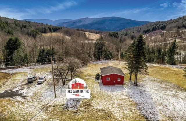 Cozy Cabin in The Catskills W/Wi-Fi, HDTV, Firepit