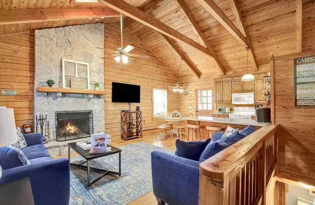 Cozy Cabin in Warm Springs near FDR State Park and Callaway Gardens