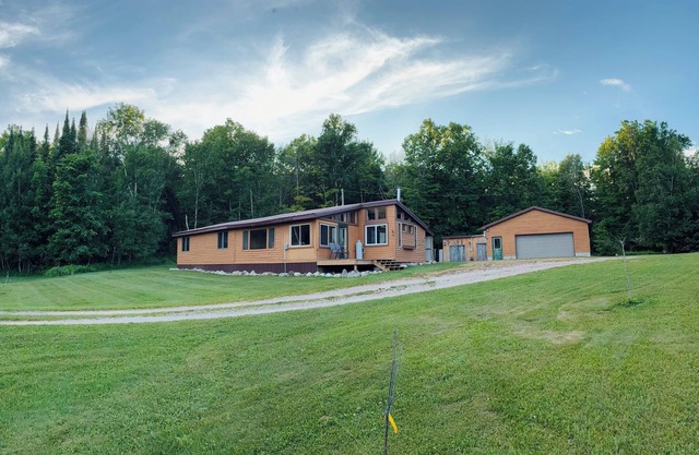 Cozy Cabin located directly on the ORV trail. Peace & seclusion.