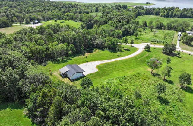 Cozy Cabin on 3 acres 1 minute from boat ramp!