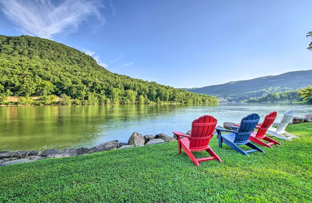 Cozy Cabin on Tenn River - 10 Mi to Chattanooga!
