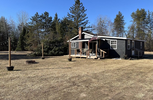Cozy cabin on trail system in the heart of the waterfall capital of Wisconsin