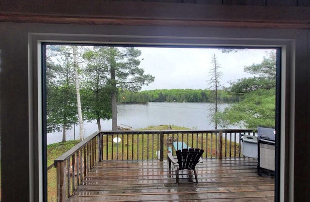 Cozy Cabin w/2000ft waterfront, 100+ acres to explore