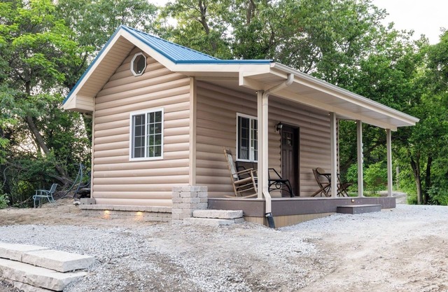 Cozy Cabin w/Loft, Grill and Fire Pit